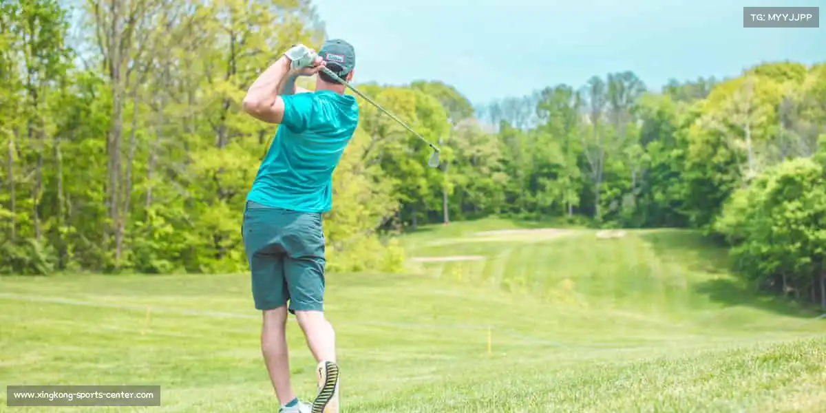 星空体育挥动球拍 / 奔跑赛场，每一次拼搏都闪耀光芒！🎾🏃